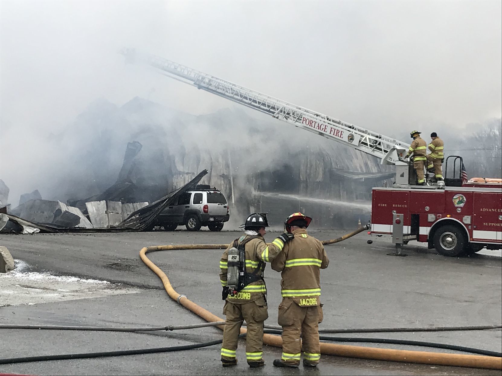 Part of Lincolnway shut down as Valparaiso firefighters battle blaze at commercial building